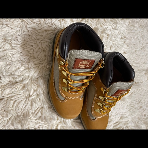 Children’s Timberland Boots Sz. 2 - Picture 8 of 11